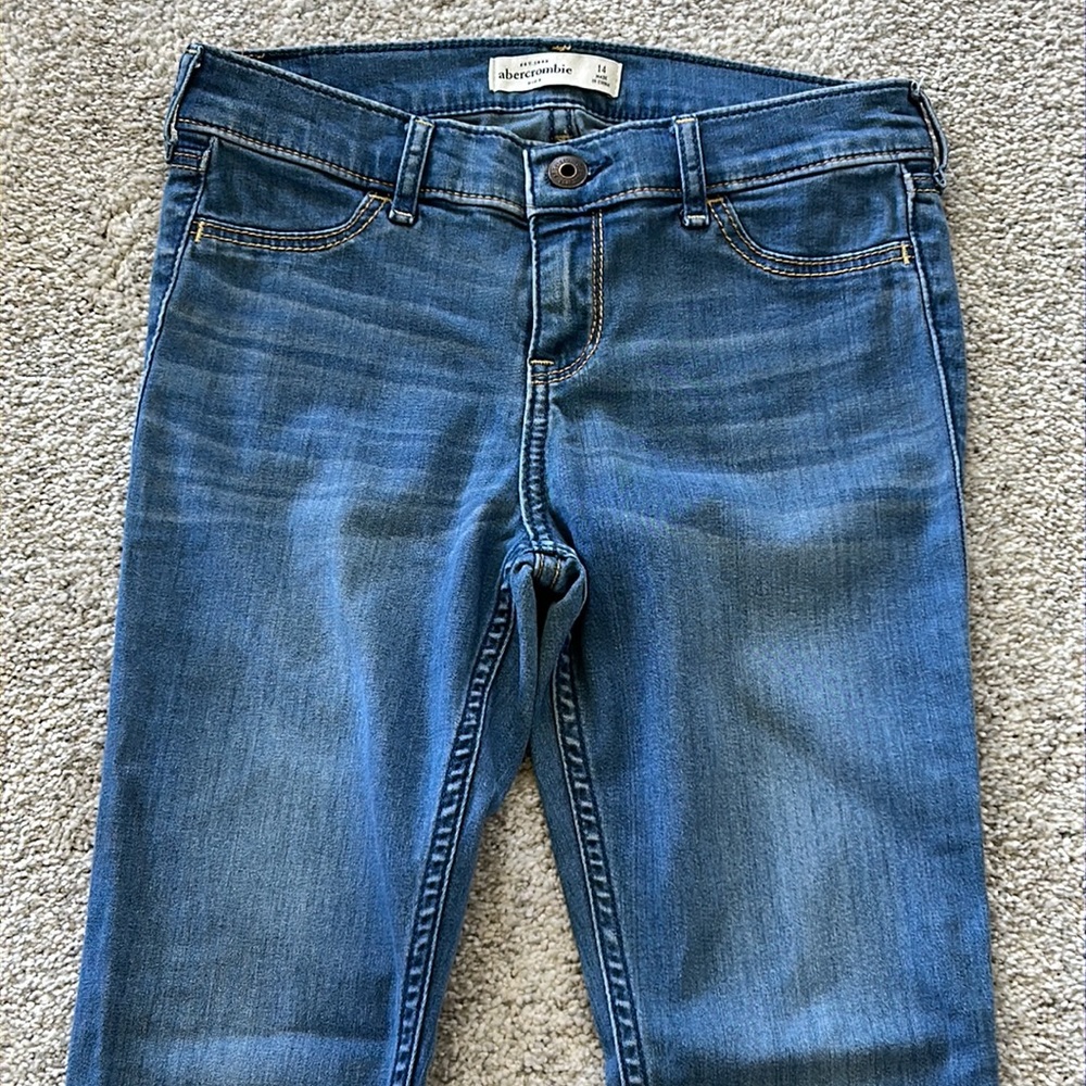 Girls Abercrombie Kids Jeans. - Picture 2 of 7
